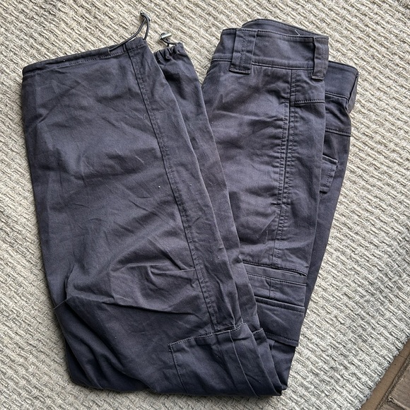 the group babaron size 4
Women's Cargó Jeans Gray Color
Perfect condition - Picture 6 of 9